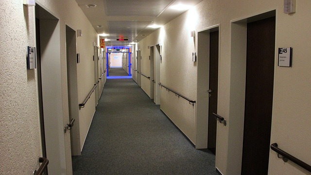 hospital-corridor-3303647_640