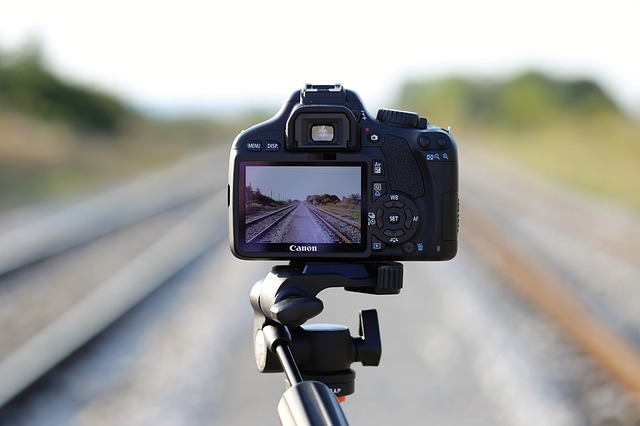 camera-on-railway-2803339_640
